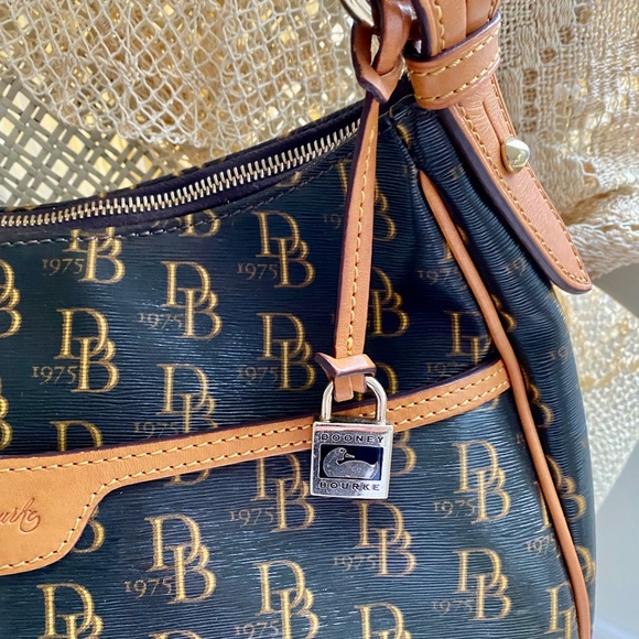 Dooney and Bourke east west Collins bag - Picture 9 of 16